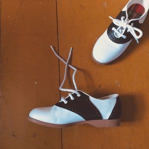 90s saddle shoes